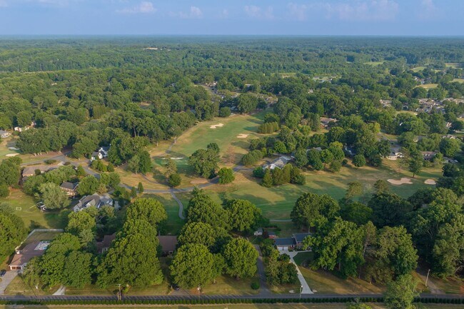 Building Photo - 4BR Golf Course Home in Bermuda Run with EV Charger