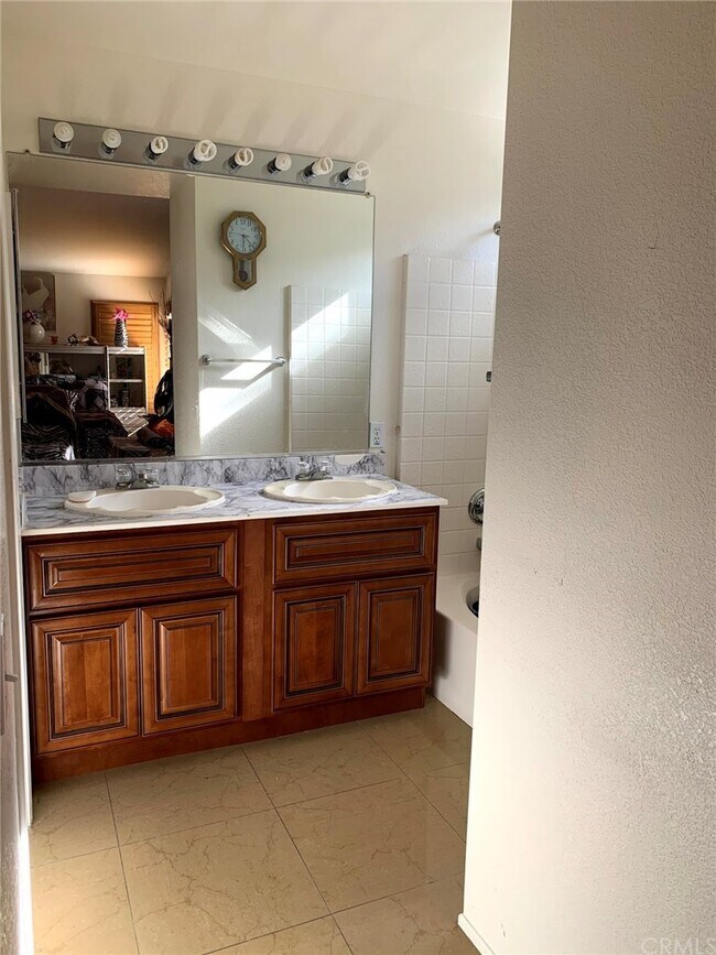 Building Photo - 578 Pointe Vista Ct