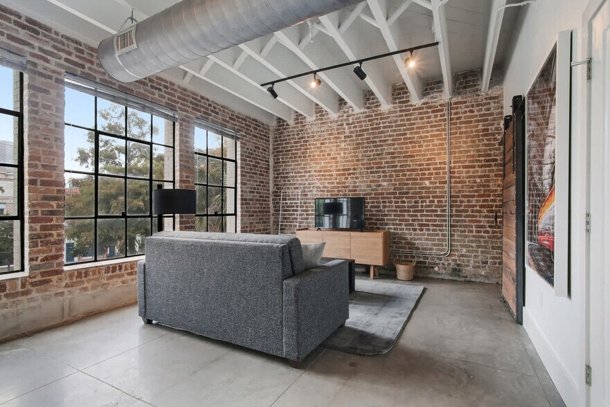 Building Photo - 822 Howard Ave