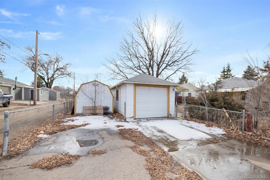 garage and shed - 1994 Macon St