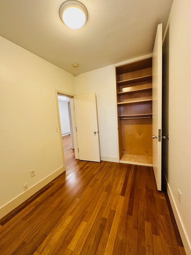 Building Photo - 81 W 27th St