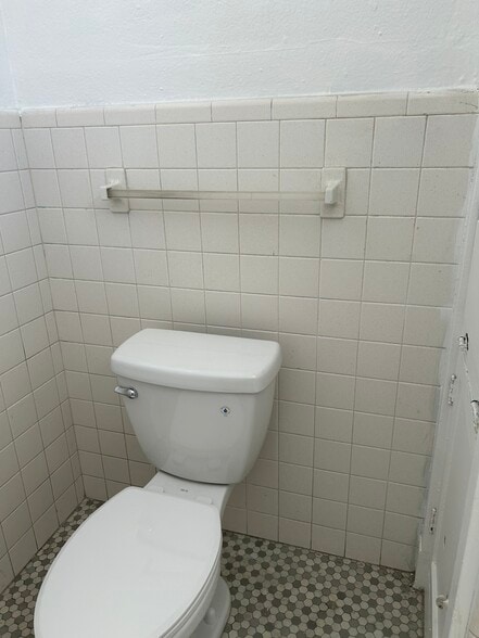 Building Photo - 5816 Tchoupitoulas St