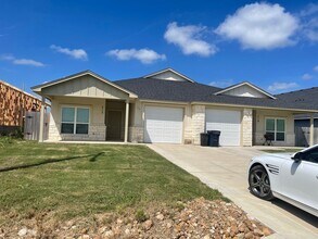 Building Photo - 511 County Rd 306