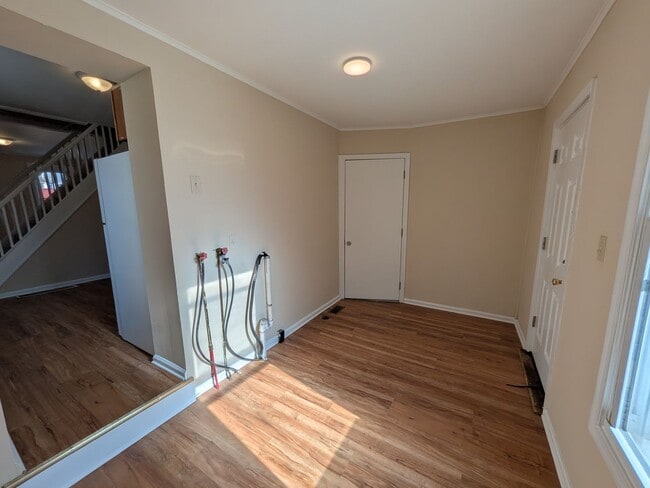 Building Photo - Beautiful Remodeled 3 Bedroom Home