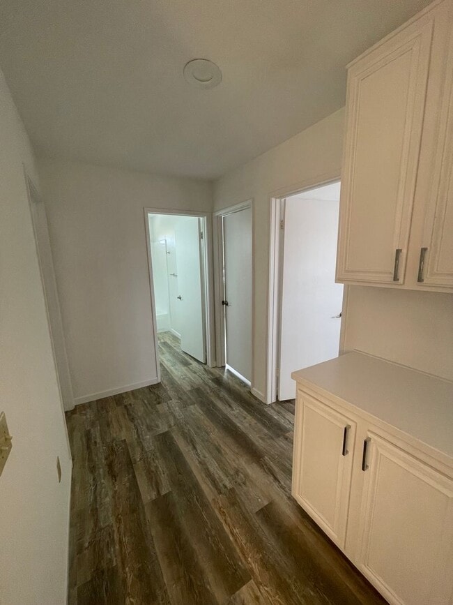 Building Photo - Absolutely stunning remodeled 3 bedroom 2 and half bathroom home in the heart of Mira Mesa!