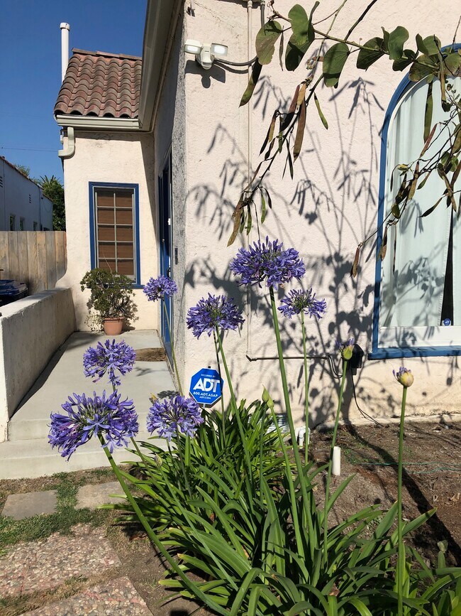 front entrnce - 618 N La Jolla Ave
