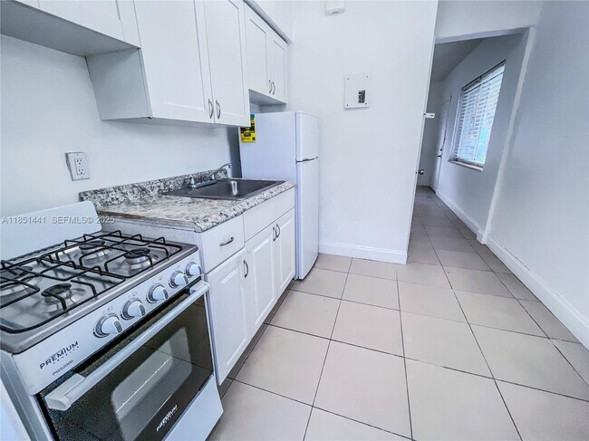 Building Photo - 2499 SW 27th St