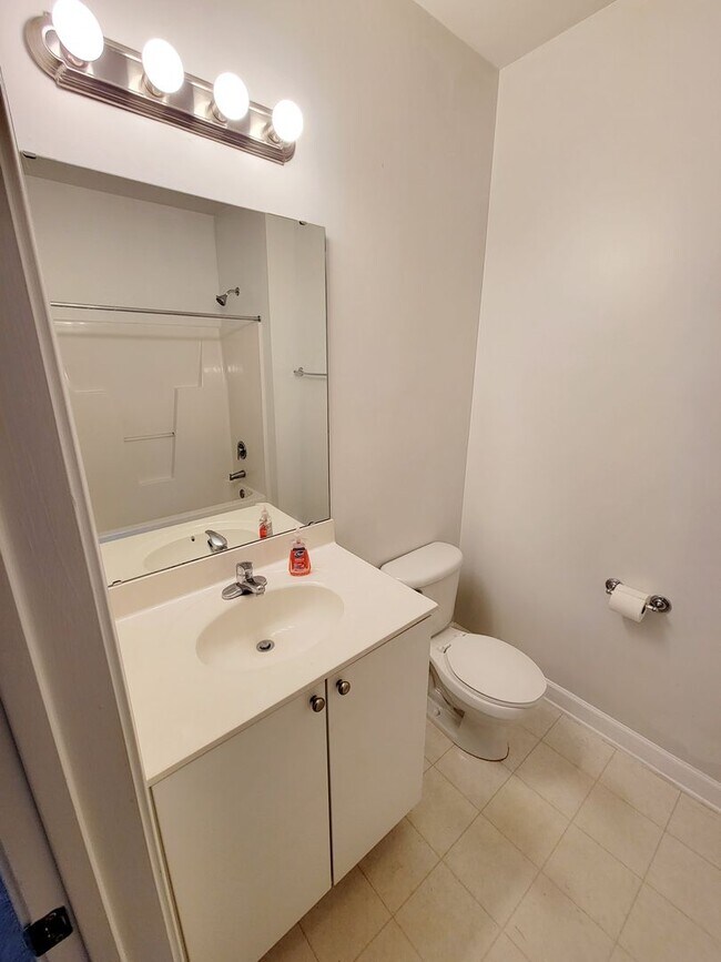 Building Photo - 100-201