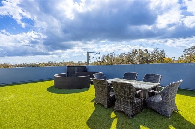 Building Photo - 2700 N Myrtle Ave