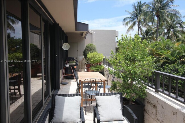Building Photo - 201 Crandon Blvd