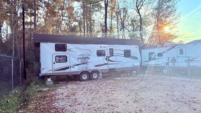 Building Photo - 6806 Treefern Dr