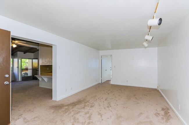 Building Photo - Hawaii Kai - Koko Head Terrace - 3 Bdrm/1.5 Bath/Carport - Single Family Home - $3,100