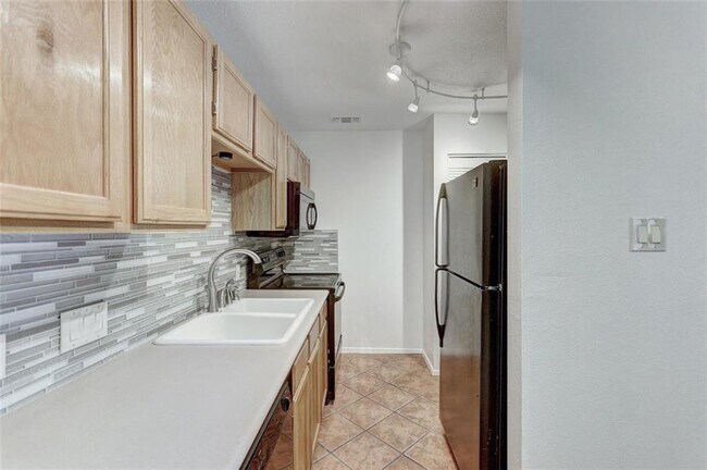 Building Photo - 3115 Helms St
