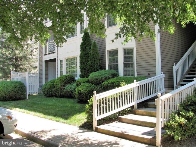Building Photo - 12245 Fairfield House Dr