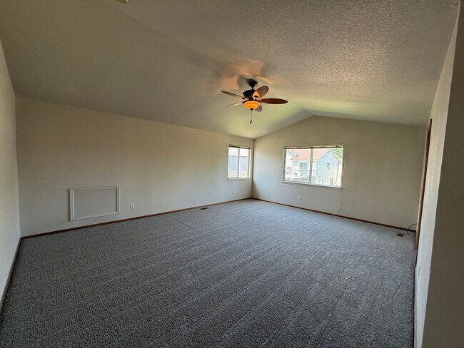 Building Photo - 5846 Dolores St
