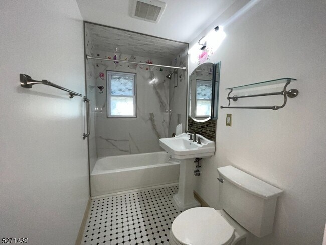 Building Photo - 331 Boxwood Ct