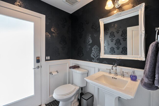 Building Photo - Beautifully furnished Arcadia Lite Rental Home!