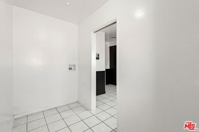 Building Photo - 11004 Mansel Ave