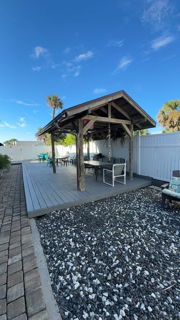 Building Photo - Fully Furnished One Bedroom Long Term Beac...