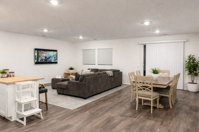 Building Photo - 1327 Callison Wy