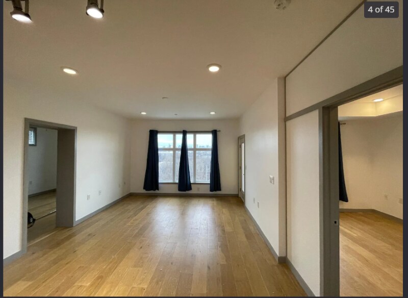 Building Photo - 400 Herron Dr