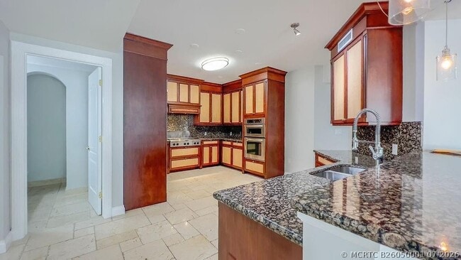 Building Photo - 4241 N Ocean Dr