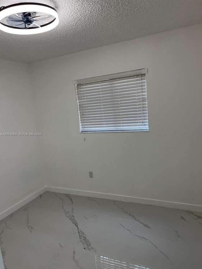 Building Photo - 5560 W 21st Ct