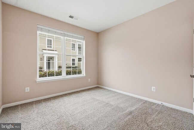 Building Photo - 44025 Vaira Terrace