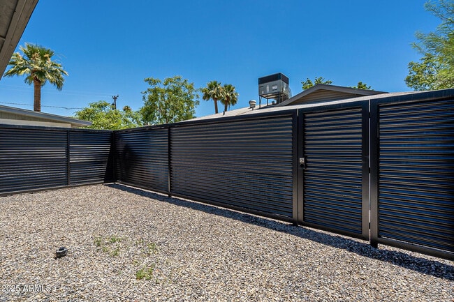 Building Photo - 6227 N 13th Pl