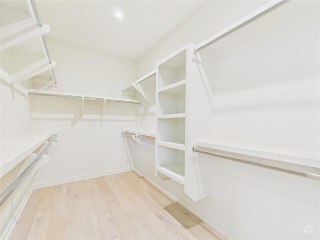 Building Photo - 3306 Cantwell Ln