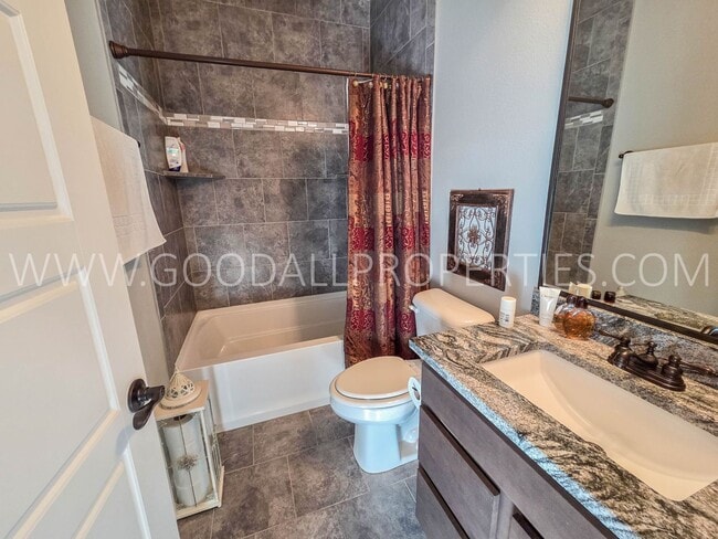 Building Photo - 3 Bed 2 Bath Home in Adel with a 3-Car Garage