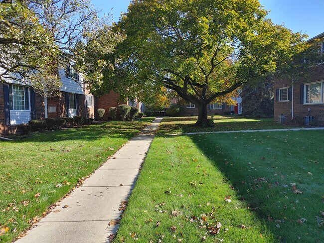 Building Photo - 25312 Shiawassee Cir