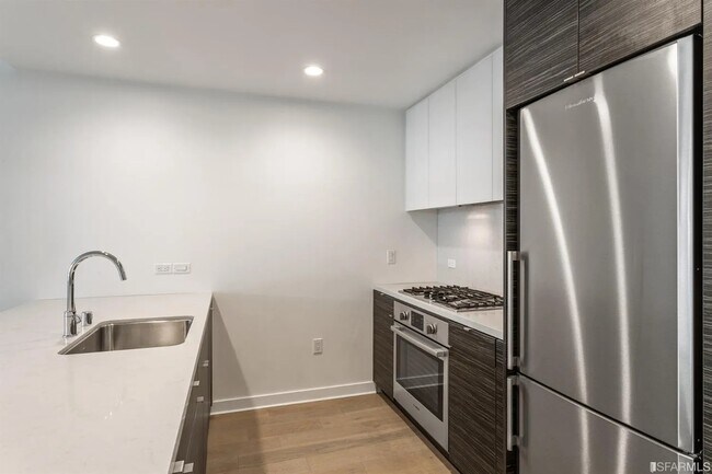 Building Photo - 1688 Pine St