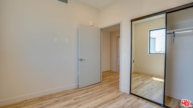 Building Photo - 1540 S Hayworth Ave