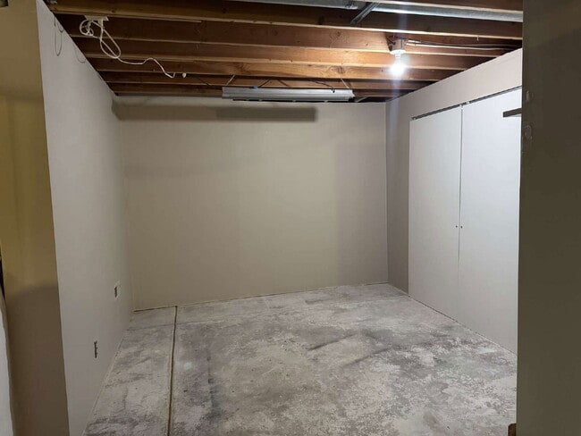 Building Photo - 150 N Carlton St