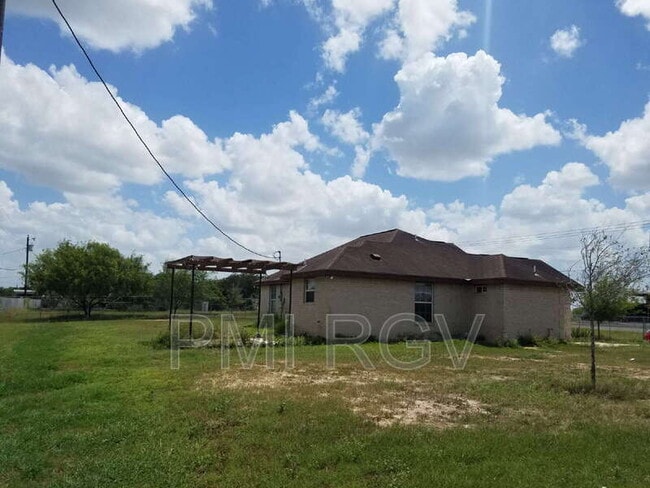 Building Photo - 8314 N Val Verde Rd