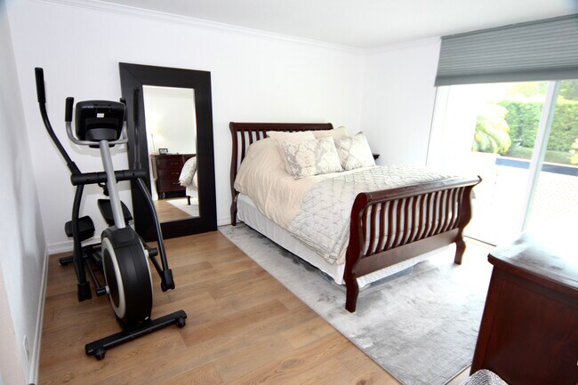 Master bedroom with balcony - 800 N Juanita Ave