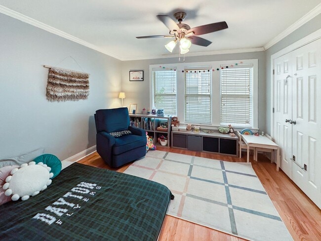 Building Photo - Large 4 bedroom, 3 bath home recently updated near Chickasaw Gardens