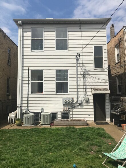 Building Photo - 2421 N Kimball Ave