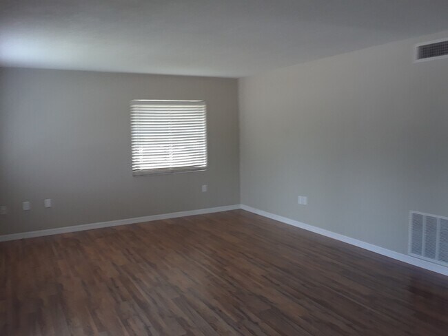 Building Photo - 2541 N Alafaya Trail