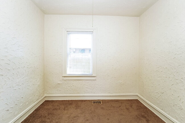 Building Photo - 3460 Erin Ave