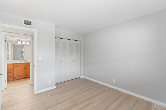 Building Photo - 8777 Shadow Wood Blvd