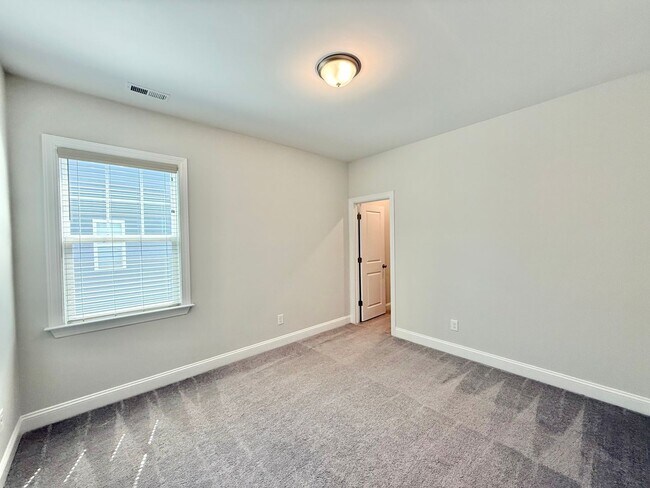 Building Photo - Stunning 5BD, 3BA Raleigh Home Within the ...