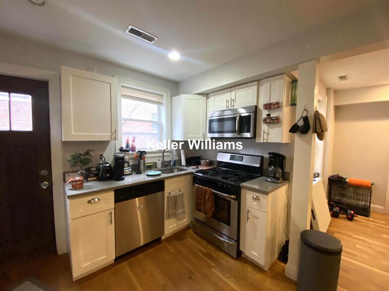 Primary Photo - 721 Parker St