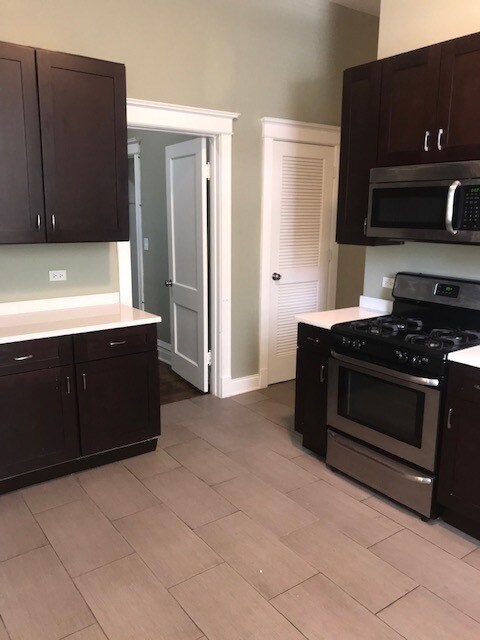 Building Photo - 2352 N Drake Ave