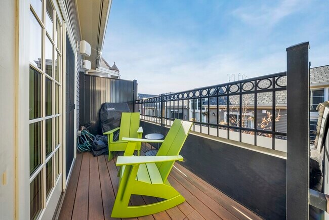 Building Photo - 616 E 4th St