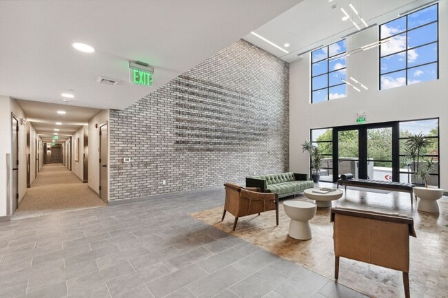 Building Photo - Hip Strip Furnished Condo in Reed Building $2,500 / Month - DATES NEGOTIABLE