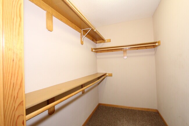 Building Photo - 917 Jackalope Ct