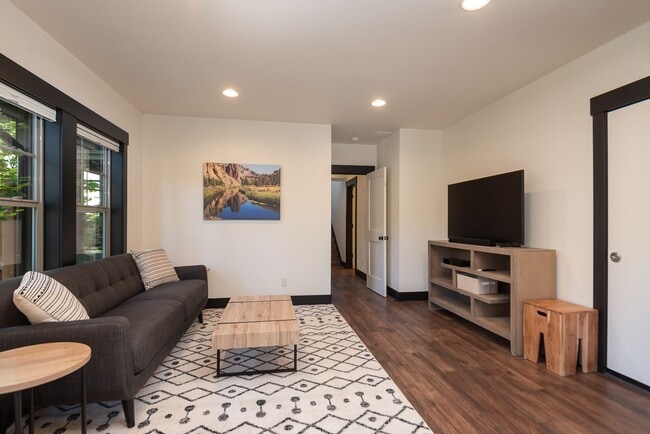 Building Photo - Furnished Northwest Crossing Craftsman in Quiet Cul-de-Sac