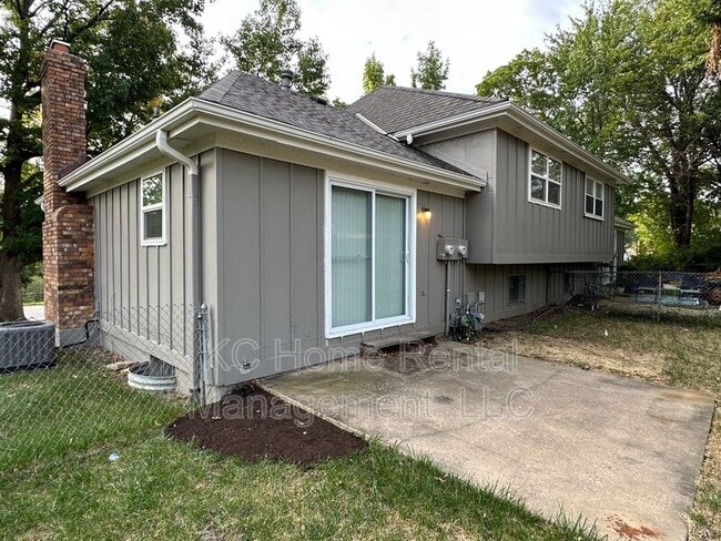 Building Photo - 800 S Willow Dr